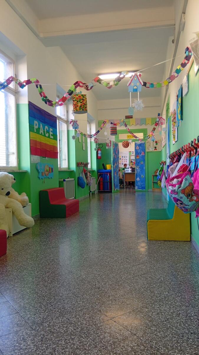 Galleria foto 'Bari, la pace sventola negli asili per i “cittadini del domani”. Lacoppola: «La guerra non diventi normalità»' - foto 4