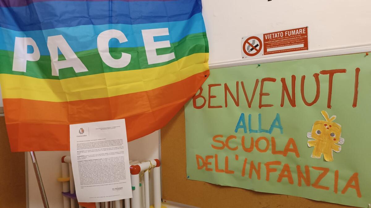 Galleria foto 'Bari, la pace sventola negli asili per i “cittadini del domani”. Lacoppola: «La guerra non diventi normalità»' - foto 2