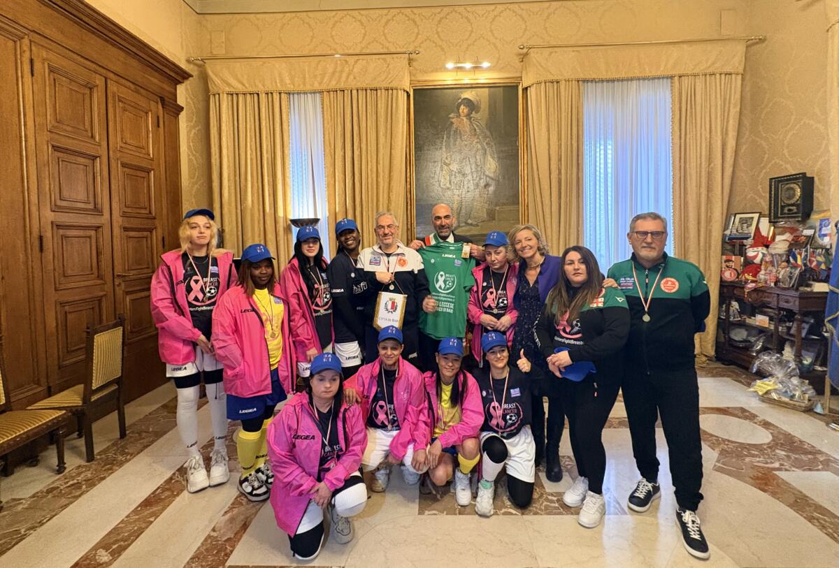 Bari premia “Le Guerriere” che lottano contro il cancro o escono dalla violenza: «Il calcio trasforma le ferite in forza» Bari premia “Le Guerriere” che lottano contro il cancro o escono dalla violenza: «Il calcio trasforma le ferite in forza»