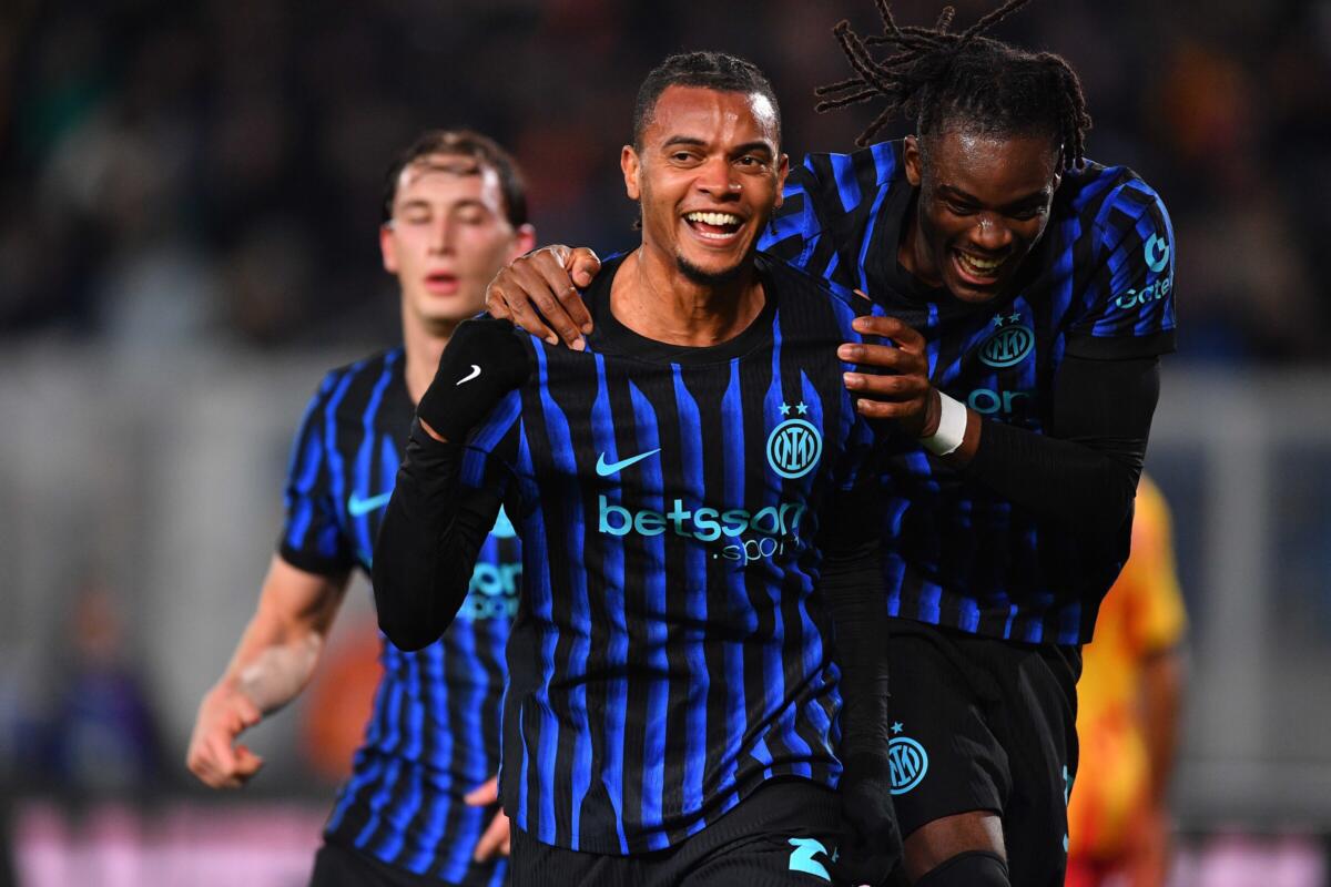 Serie A, al 75′ cade il muro giallorosso prima con il gol di Mkhitaryan poi con Akanji: Lecce-Inter 0-2 Serie A, al 75′ cade il muro giallorosso prima con il gol di Mkhitaryan poi con Akanji: Lecce-Inter 0-2