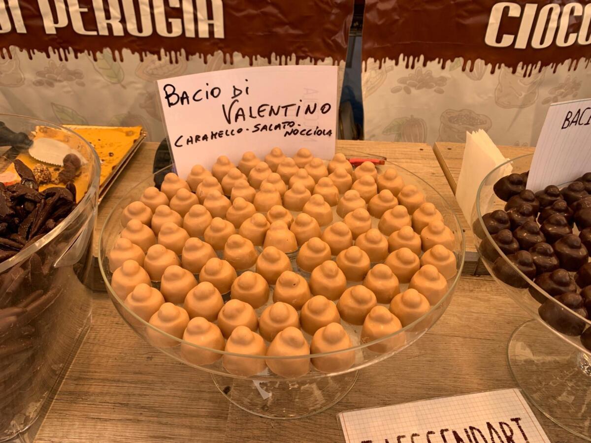 A Bari il “Puro Cioccolato Festival”: oltre 15 stand di maestri cioccolatieri in Piazza Umberto – FOTO