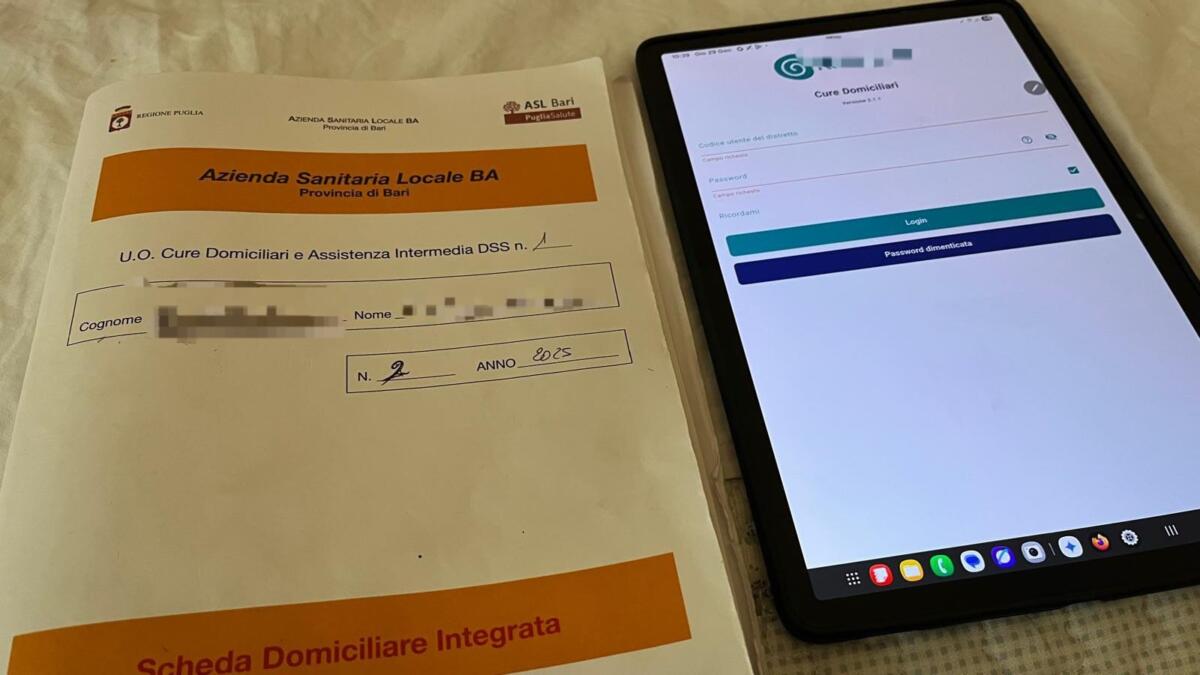 Galleria foto 'Asl Bari, meno burocrazia con le cure domiciliari digitali: distribuiti 200 nuovi tablet' - foto 1
