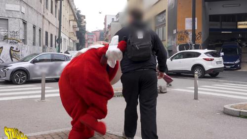 Il Gabibbo aggredito a Milano: è la prima volta nella sua storia – VIDEO Il Gabibbo aggredito a Milano: è la prima volta nella sua storia – VIDEO