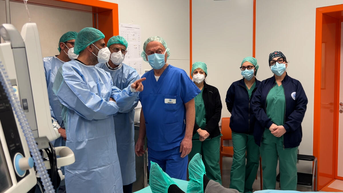 Abbattimento liste d’attesa, al Policlinico di Bari 60 interventi di oculistica in 12 ore: Decaro visita le sale operatorie – FOTO e VIDEO Abbattimento liste d’attesa, al Policlinico di Bari 60 interventi di oculistica in 12 ore: Decaro visita le sale operatorie – FOTO e VIDEO