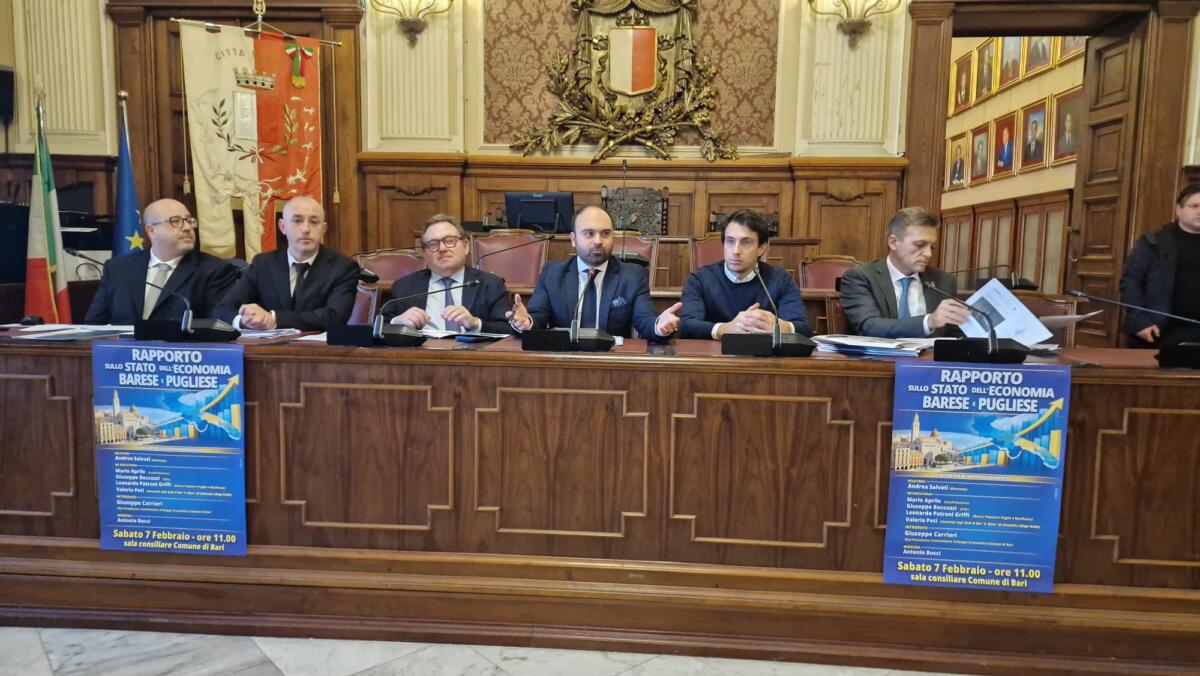 Galleria foto 'Puglia, l’economia frena: persi 10mila posti di lavoro. Carrieri: «Via 40mila studenti, smontato il racconto luccicante»' - foto 2