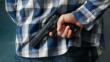 Paura in classe nel Salento, 13enne va a scuola con una pistola da softair: denunciato il padre