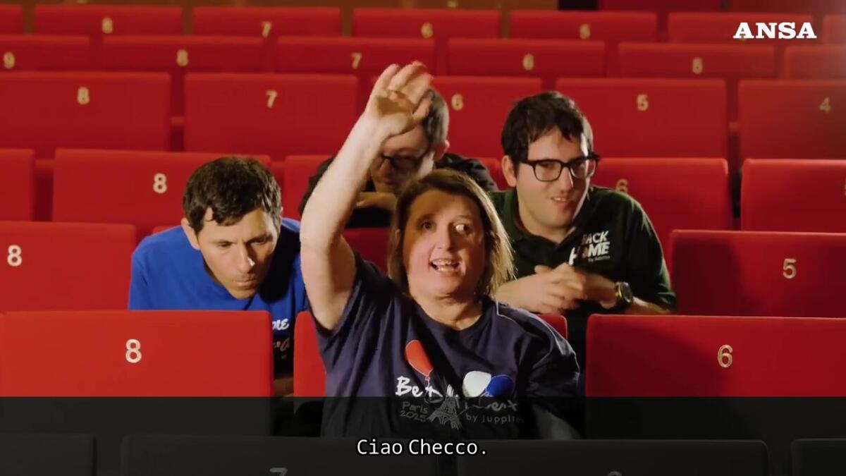 Galleria foto 'Checco Zalone campione d’incassi, i ragazzi speciali di Juppiter: «Dacci i soldi per il cammino di Santiago» – VIDEO' - foto 1
