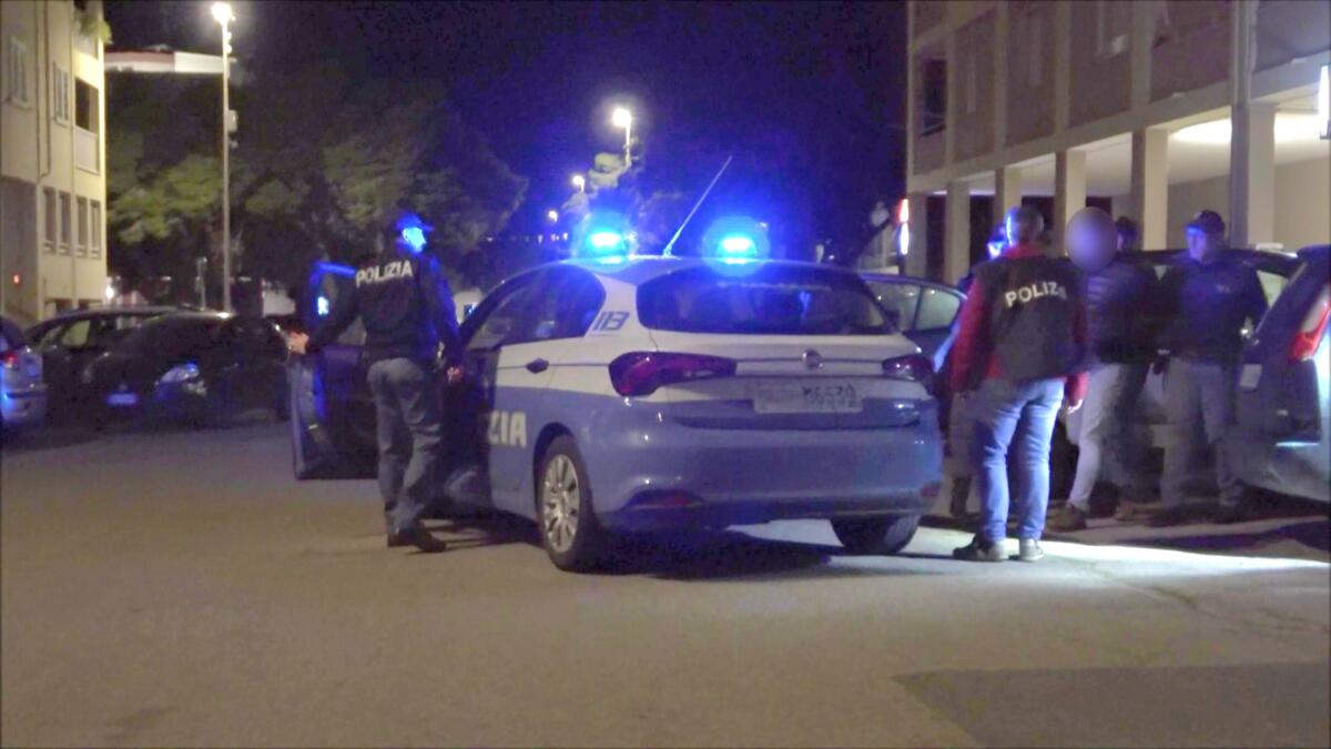 Far West a Gallipoli, agguato e sparatoria tra la folla per la droga: in carcere due fratelli e un complice Far West a Gallipoli, agguato e sparatoria tra la folla per la droga: in carcere due fratelli e un complice