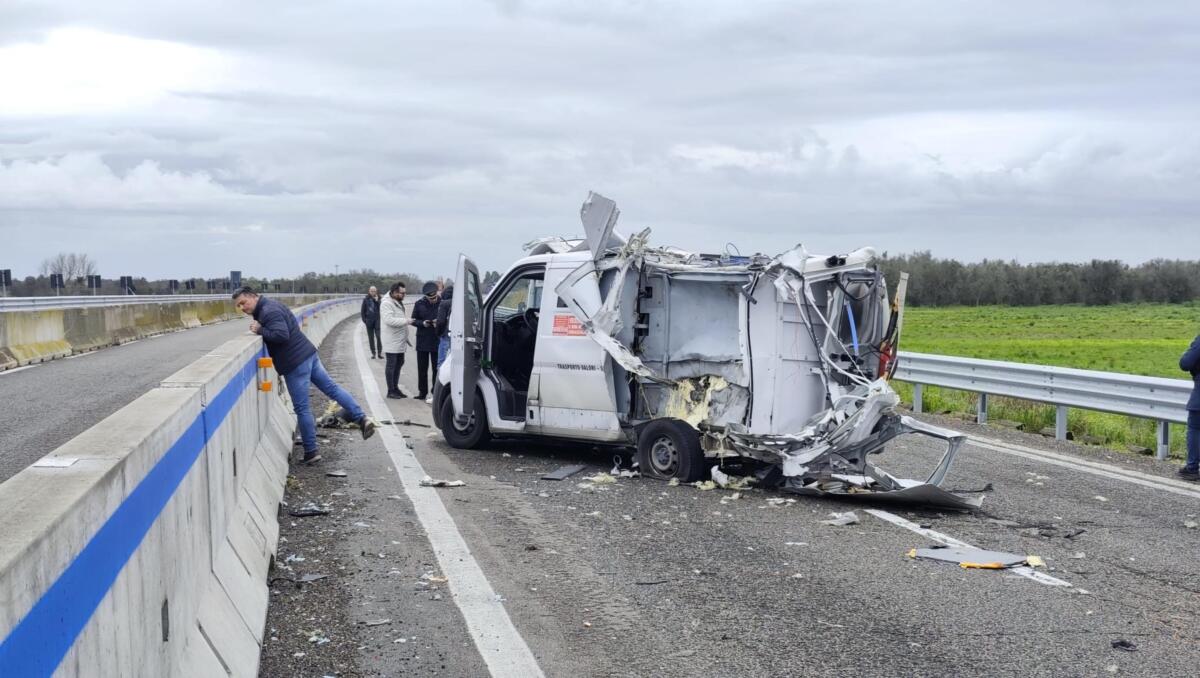 Galleria foto 'Assalto al portavalori sulla superstrada tra Brindisi e Lecce, fermati due componenti della banda – VIDEO' - foto 1