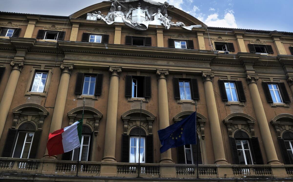 Galleria foto 'Le banche usano lo sconto fiscale. Allo Stato vanno 1,87 miliardi' - foto 1