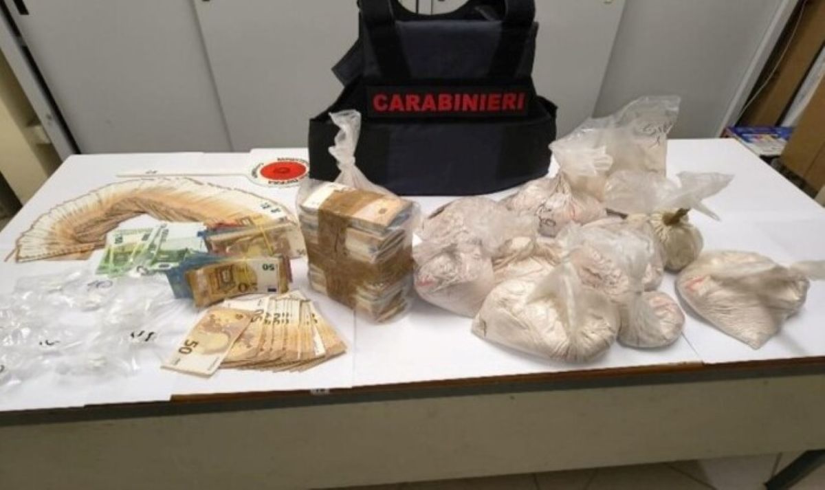 Galleria foto 'San Severo, in casa ha 9 kg di eroina e 58mila euro: arrestata. La droga destinata al “mercato” abruzzese' - foto 1