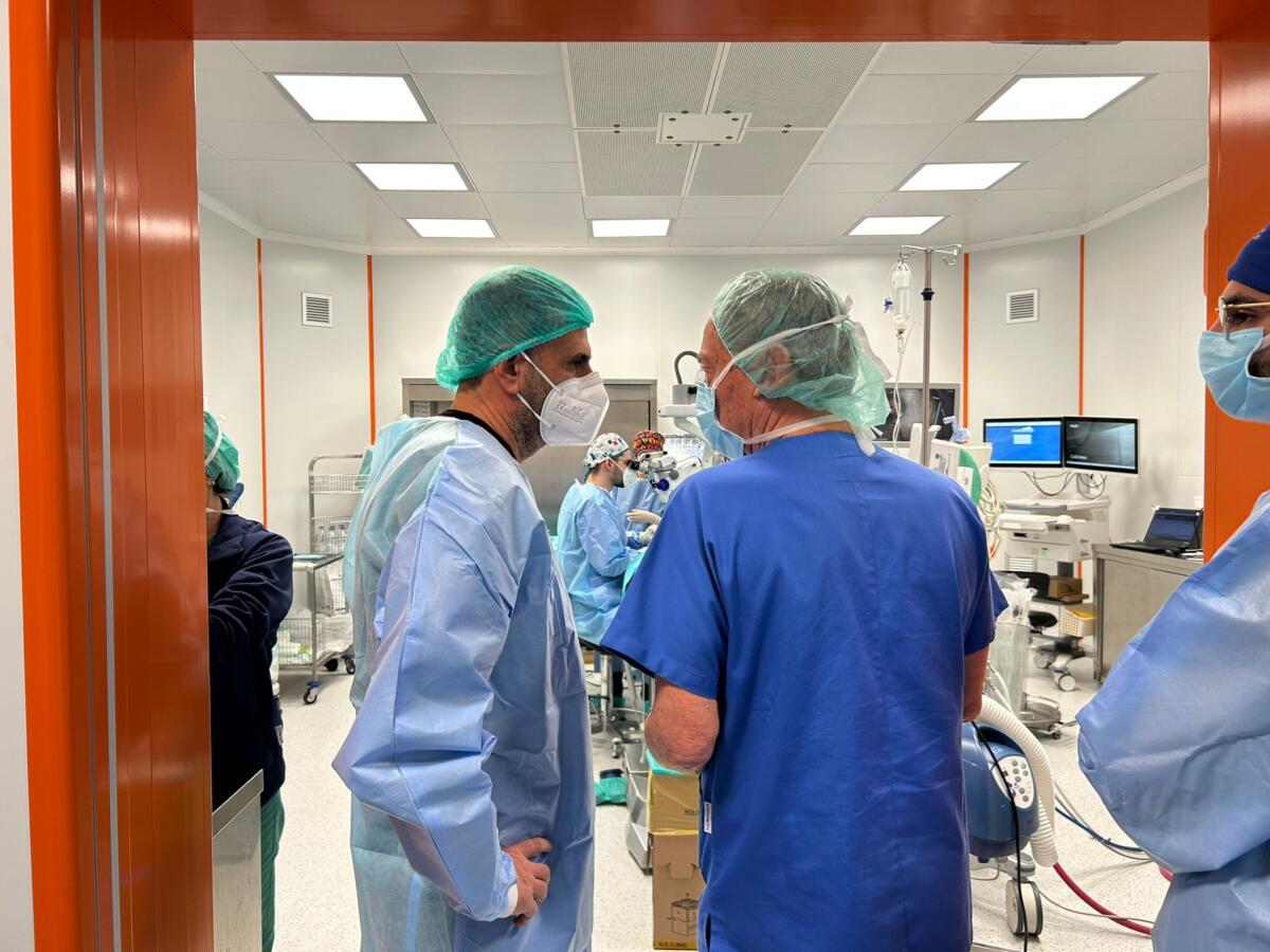 Abbattimento liste d’attesa, al Policlinico di Bari 60 interventi di oculistica in 12 ore: Decaro visita le sale operatorie – FOTO e VIDEO Abbattimento liste d’attesa, al Policlinico di Bari 60 interventi di oculistica in 12 ore: Decaro visita le sale operatorie – FOTO e VIDEO