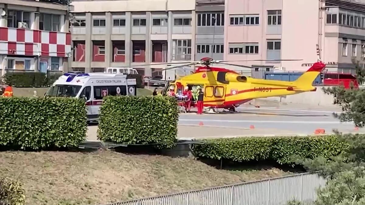 Galleria foto 'Crans-Montana, rientra in Italia la 15enne Elsa: era rimasta coinvolta nell’incendio del locale Le Constellation – VIDEO' - foto 1