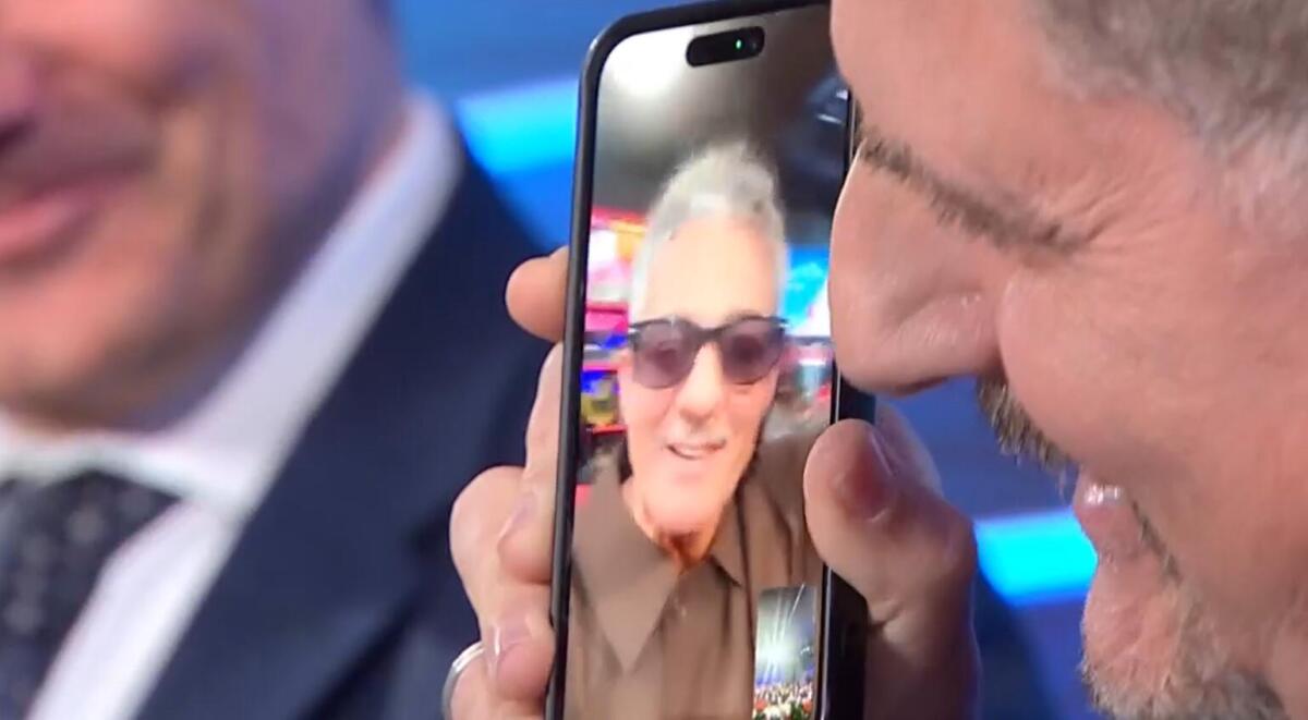 Sanremo, Conti e Pausini emozionati: omaggio a Baudo e irruzione scherzosa di Fiorello