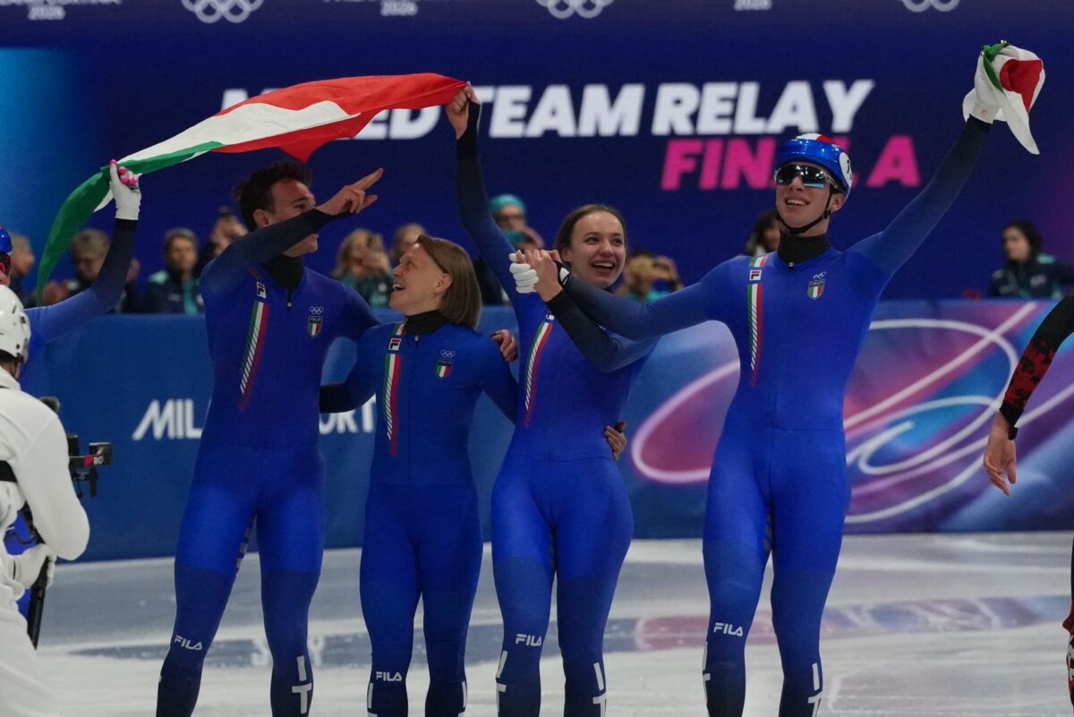Galleria foto 'Milano Cortina 2026: oro per l’Italia nello short track misto, Goggia cade nella combinata' - foto 1
