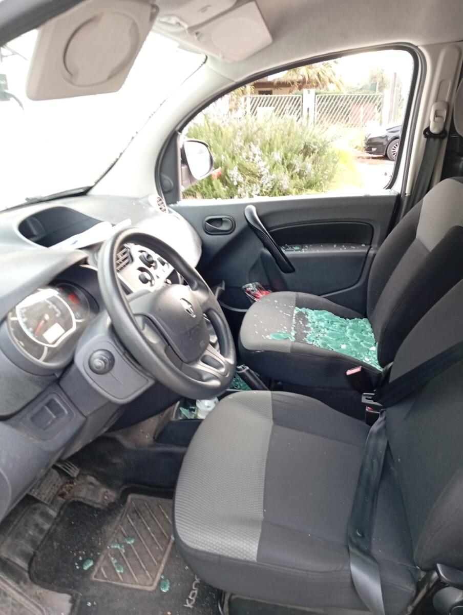 Galleria foto 'Cerignola, furto alla Ladisa: rubati 3 furgoni per la distribuzione dei pasti in scuole e ospedali. L’azienda: «Non ci piegheranno» – FOTO' - foto 7