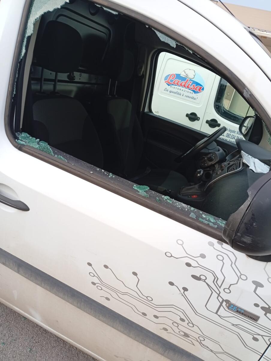 Galleria foto 'Cerignola, furto alla Ladisa: rubati 3 furgoni per la distribuzione dei pasti in scuole e ospedali. L’azienda: «Non ci piegheranno» – FOTO' - foto 1