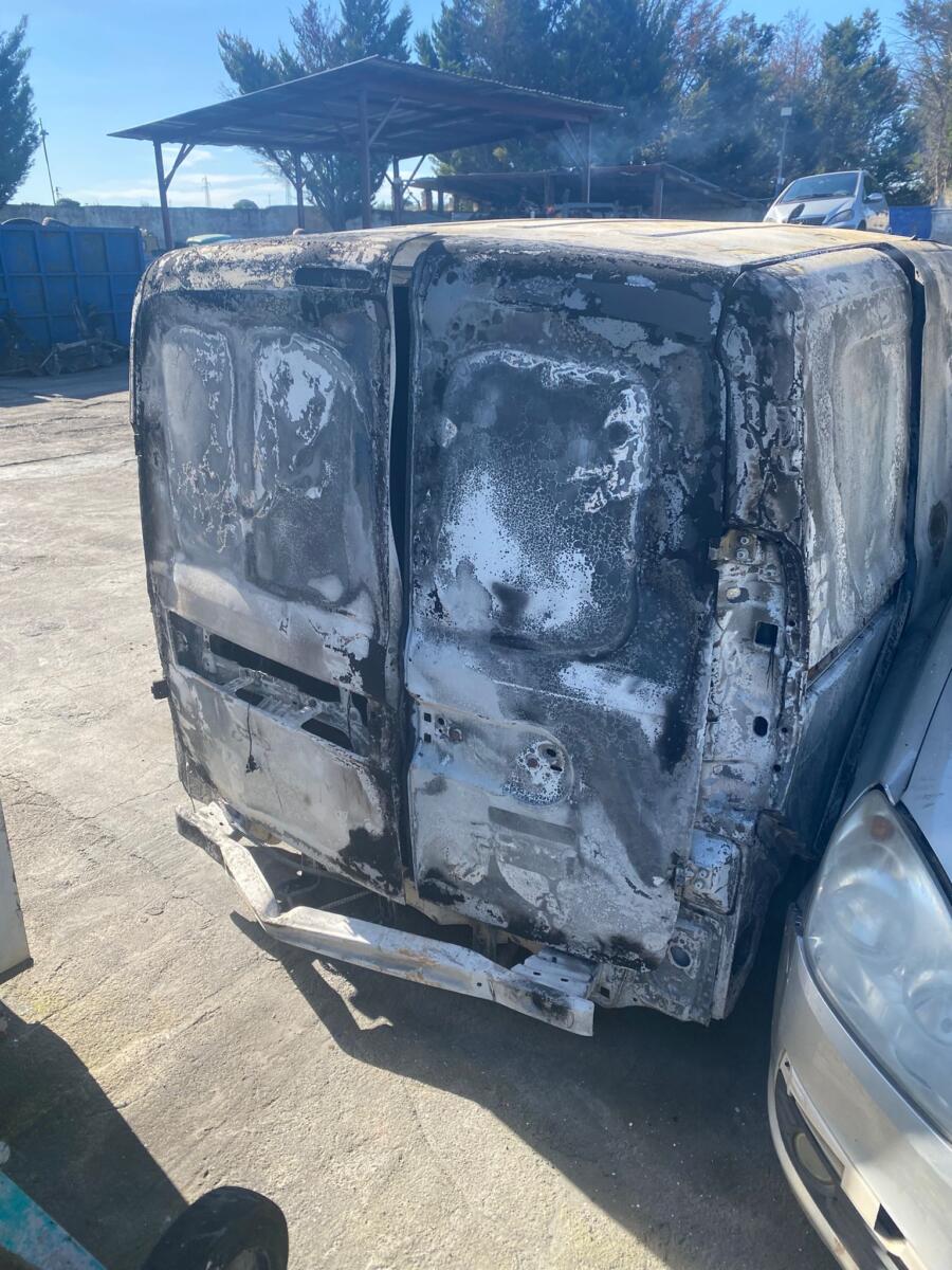 Trovati incendiati i furgoni rubati alla Ladisa a Cerignola, l’azienda: «Non ci pieghiamo» – FOTO e VIDEO Trovati incendiati i furgoni rubati alla Ladisa a Cerignola, l’azienda: «Non ci pieghiamo» – FOTO e VIDEO