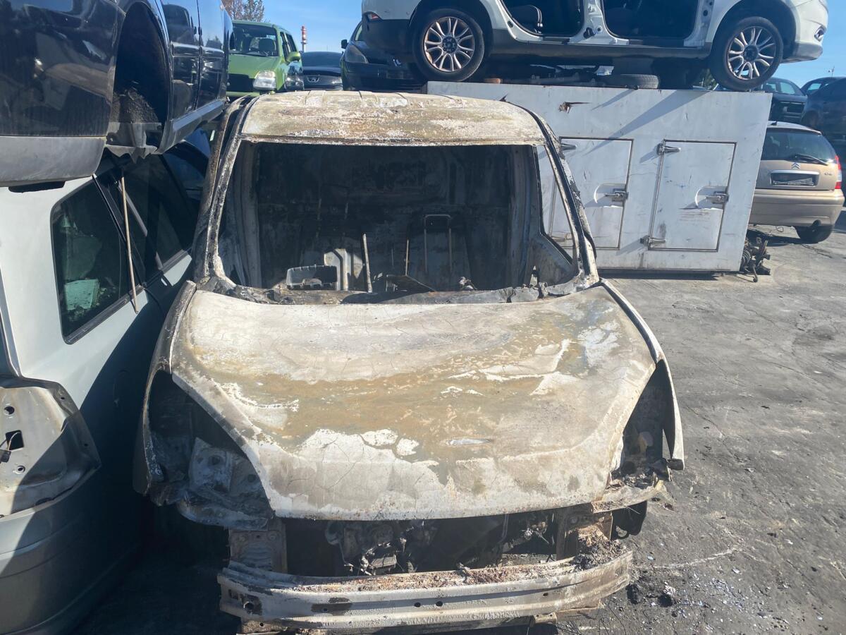 Trovati incendiati i furgoni rubati alla Ladisa a Cerignola, l’azienda: «Non ci pieghiamo» – FOTO e VIDEO Trovati incendiati i furgoni rubati alla Ladisa a Cerignola, l’azienda: «Non ci pieghiamo» – FOTO e VIDEO