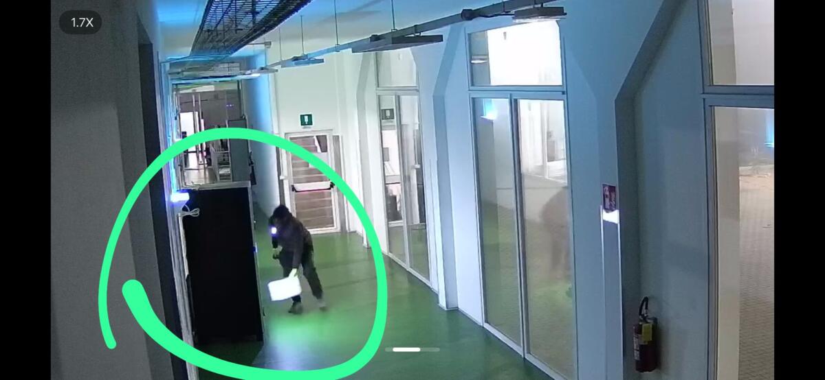 Foggia, furto nella notte nello stabilimento della Ladisa Ristorazione: i ladri ripresi dalle telecamere – FOTO Foggia, furto nella notte nello stabilimento della Ladisa Ristorazione: i ladri ripresi dalle telecamere – FOTO