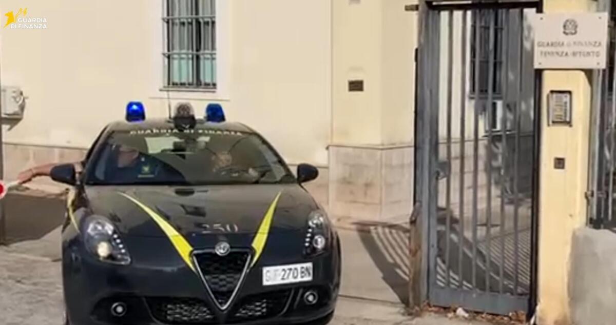 Bitonto, confiscati beni per 700mila euro a un noto pregiudicato: sigilli a una villa, terreni e conti correnti Bitonto, confiscati beni per 700mila euro a un noto pregiudicato: sigilli a una villa, terreni e conti correnti