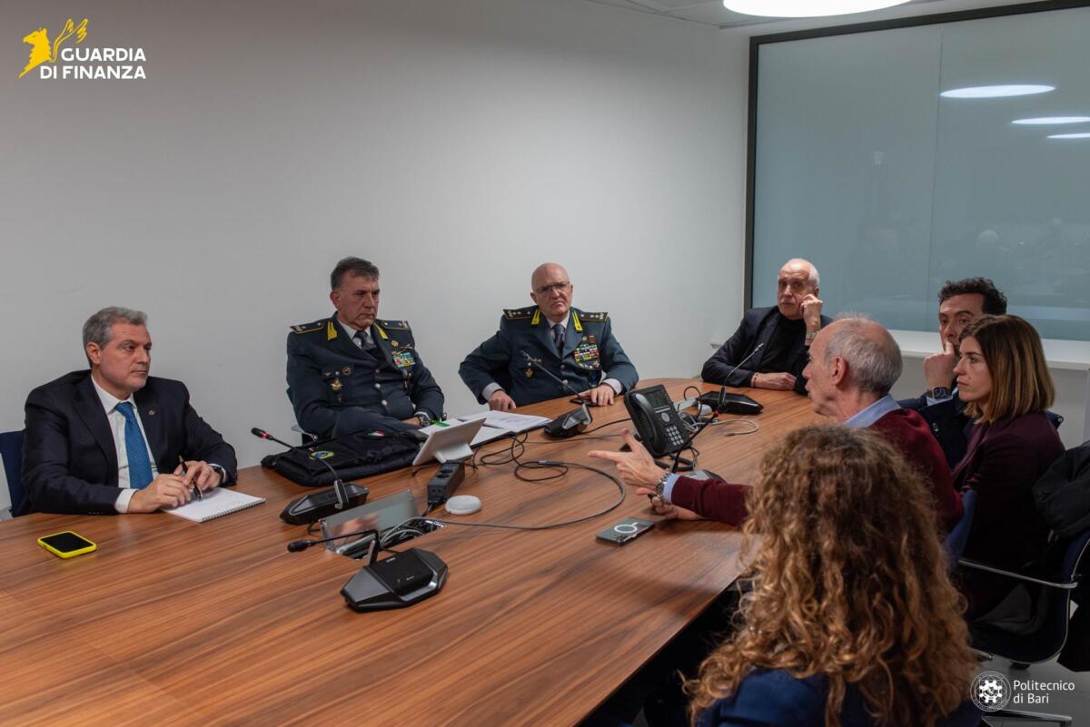 Galleria foto 'Motori a idrogeno e intelligenza artificiale, via alla collaborazione tra Politecnico di Bari e Guardia di finanza' - foto 1