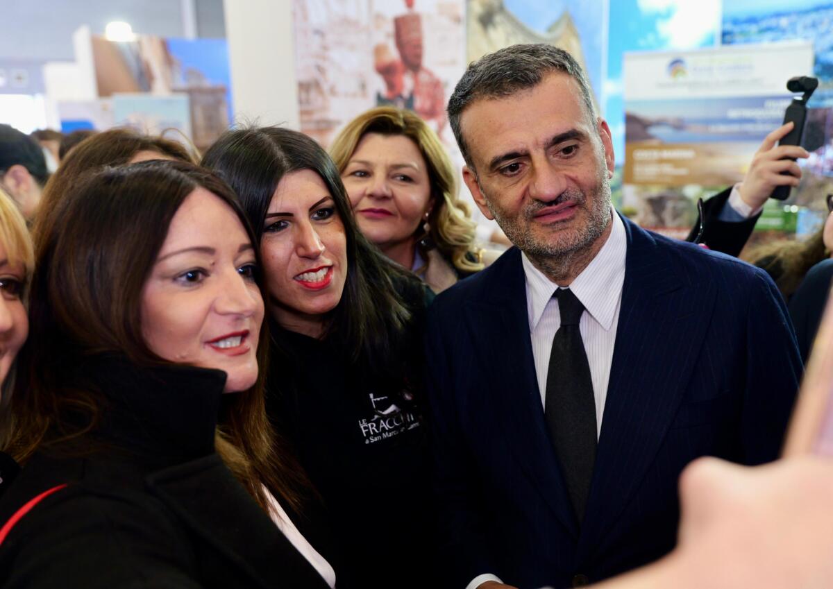 Cammini, aree interne e Giochi del Mediterraneo: le sfide del turismo in Puglia. Via alla Btm a Bari – VIDEO Cammini, aree interne e Giochi del Mediterraneo: le sfide del turismo in Puglia. Via alla Btm a Bari – VIDEO