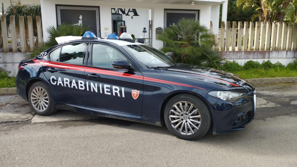 Taviano, incendio in una palestra dopo un furto: le telecamere riprendono un uomo che versa liquido infiammabile Taviano, incendio in una palestra dopo un furto: le telecamere riprendono un uomo che versa liquido infiammabile