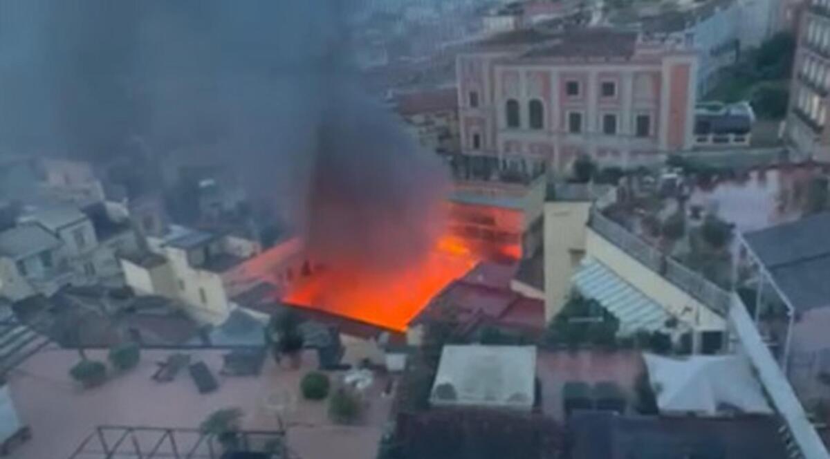 Incendio al Sannazaro, il sovrintendente del Petruzzelli di Bari: «Devolviamo parte dei ricavi di Sanremo» Incendio al Sannazaro, il sovrintendente del Petruzzelli di Bari: «Devolviamo parte dei ricavi di Sanremo»