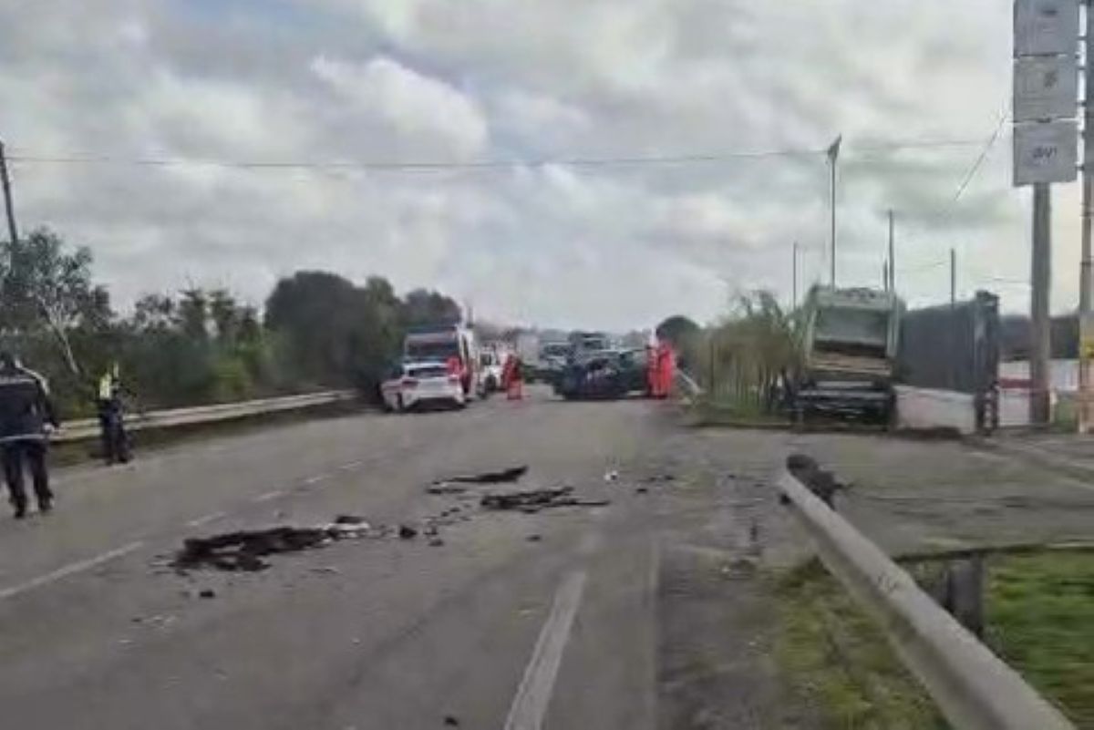 Galleria foto 'Incidente sulla provinciale tra Casarano e Taurisano, scontro tra auto e camion: muore una 41enne – VIDEO' - foto 1
