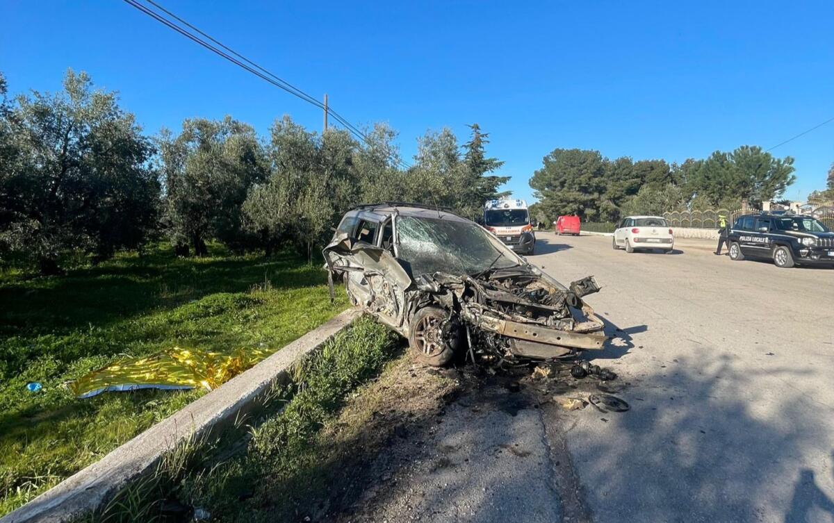 Bisceglie, auto fuori strada si schianta contro un muretto: muore una donna di 67 anni, grave il marito Bisceglie, auto fuori strada si schianta contro un muretto: muore una donna di 67 anni, grave il marito