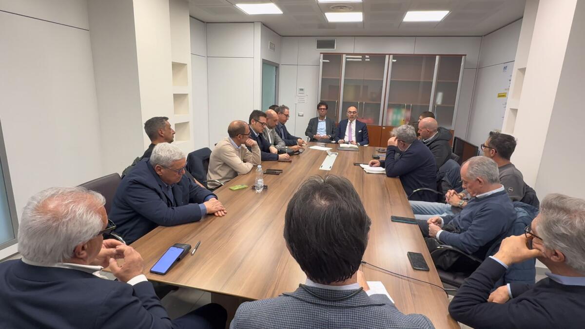 Galleria foto 'Trasporti, Regione a confronto con Fse e sindacati: stop entrata in vigore del nuovo modello organizzativo' - foto 1