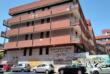 Bari, vetro in frantumi durante la lezione: tre studenti feriti al liceo “De Nittis”