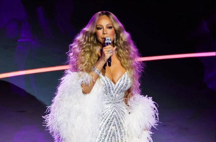 Galleria foto 'Milano-Cortina 2026, da Mariah Carey a Pausini e Favino: lo spettacolo delle star a San Siro' - foto 3
