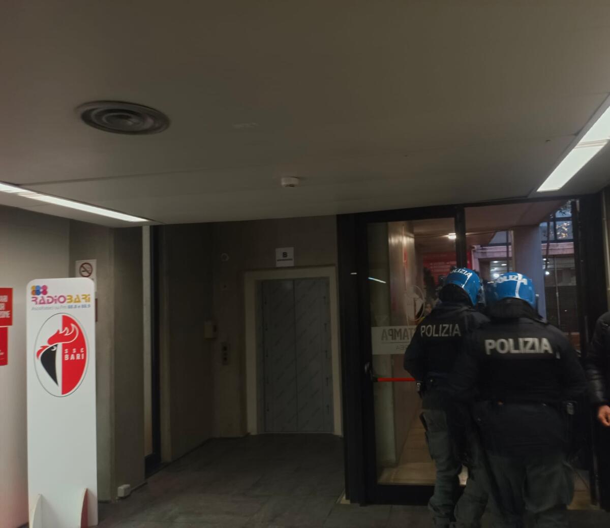 Bari, tensioni al San Nicola dopo la sconfitta contro il Südtirol: contestazione dei tifosi Bari, tensioni al San Nicola dopo la sconfitta contro il Südtirol: contestazione dei tifosi