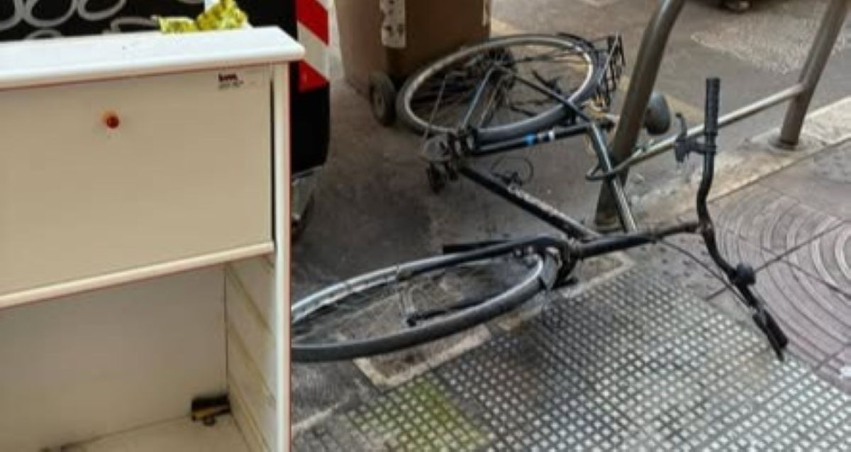 Bari, centro città ostaggio dei rifiuti ingombranti: commercianti e residenti lamentano degrado e cattivi odori Bari, centro città ostaggio dei rifiuti ingombranti: commercianti e residenti lamentano degrado e cattivi odori