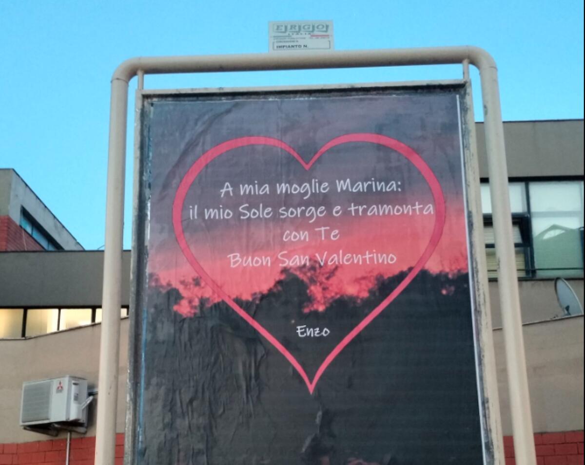 San Valentino a Bari, dedica speciale su un cartellone pubblicitario: la sorpresa di Enzo alla sua Marina San Valentino a Bari, dedica speciale su un cartellone pubblicitario: la sorpresa di Enzo alla sua Marina