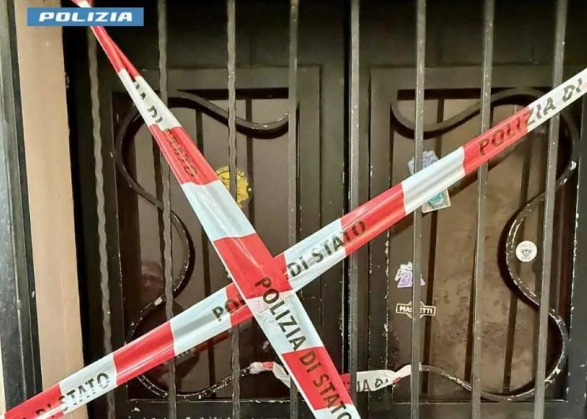 Blitz in un seminterrato a Copertino, festino illegale con oltre 50 persone: denunciati i responsabili Blitz in un seminterrato a Copertino, festino illegale con oltre 50 persone: denunciati i responsabili