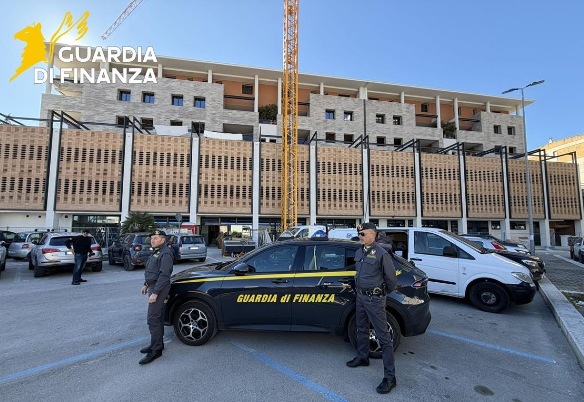 Galleria foto 'Presunti abusi edilizi, sequestrato un complesso edilizio nel centro di Matera: indagate sei persone' - foto 1