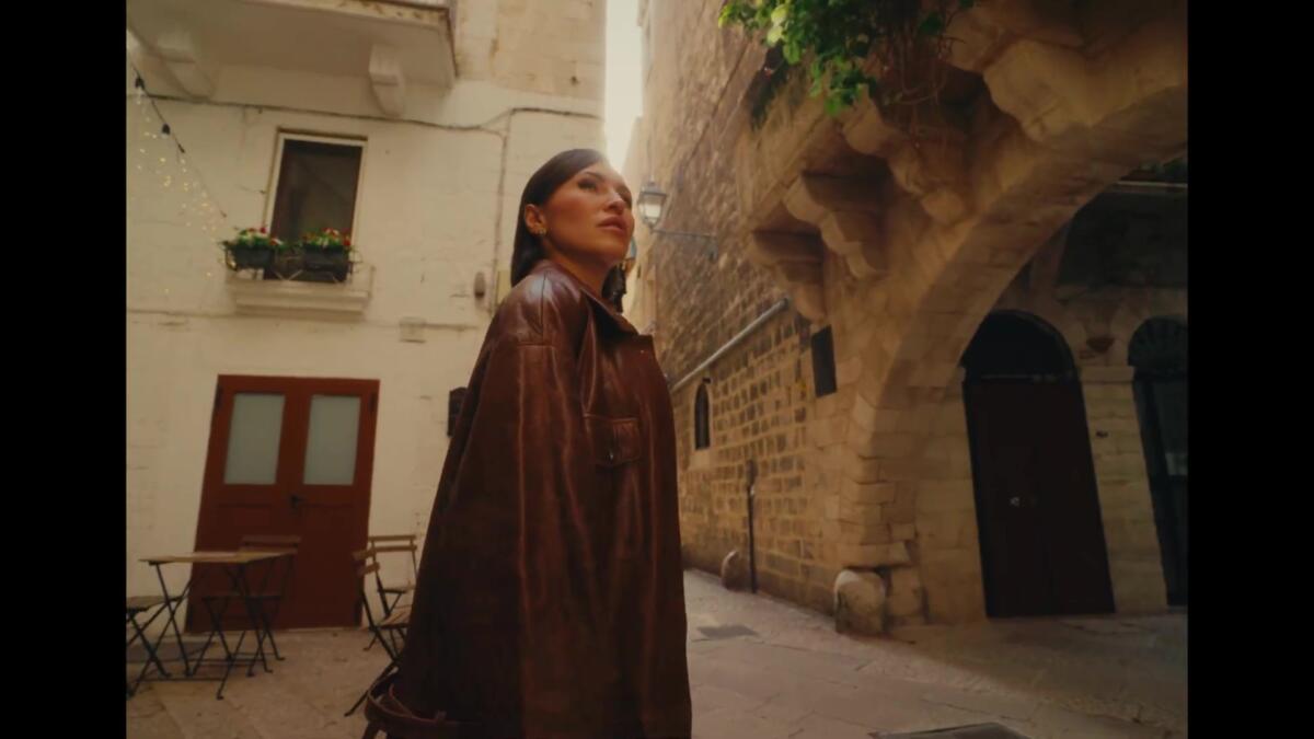 Sanremo, il video di “Qui con me” di Serena Brancale girato a Bari Vecchia: ecco le date del “Sacro tour” Sanremo, il video di “Qui con me” di Serena Brancale girato a Bari Vecchia: ecco le date del “Sacro tour”
