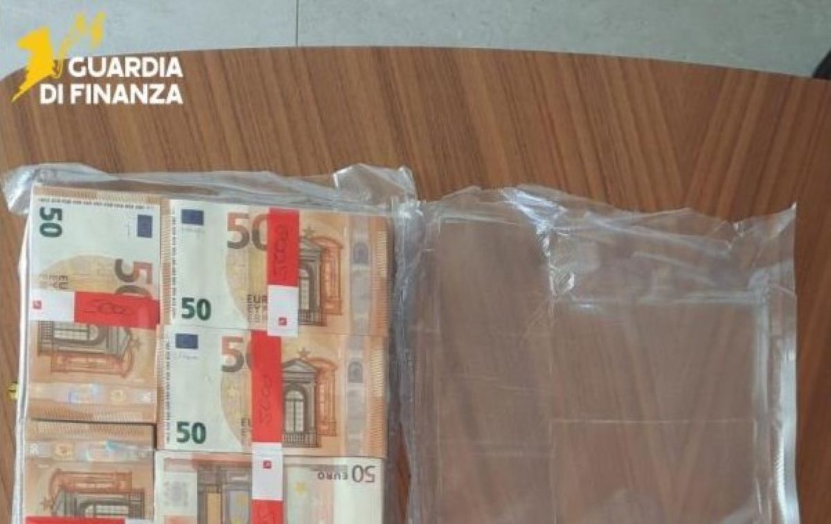 Maxi frode da 35 milioni di euro, coinvolte oltre 200 imprese: indagate 18 persone e 13 società in sei regioni Maxi frode da 35 milioni di euro, coinvolte oltre 200 imprese: indagate 18 persone e 13 società in sei regioni