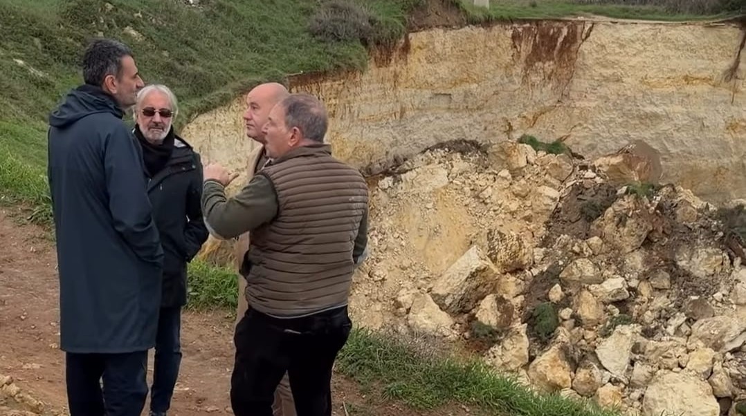Crollo dell’arco dell’amore, sopralluogo di Decaro a Melendugno: «Perdiamo un simbolo della Puglia» – VIDEO Crollo dell’arco dell’amore, sopralluogo di Decaro a Melendugno: «Perdiamo un simbolo della Puglia» – VIDEO