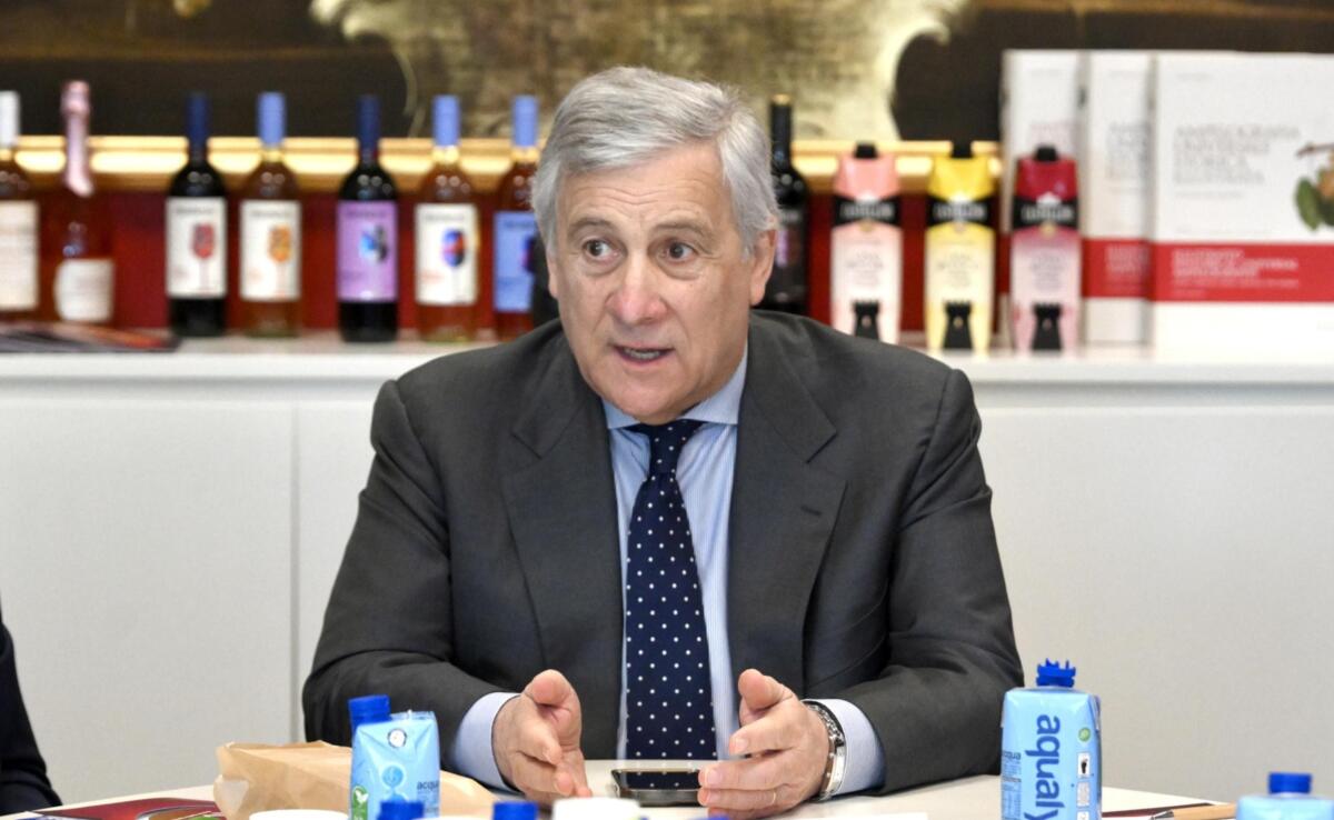 Nuovi dazi Usa, la mossa di Tajani: il ministro degli Esteri convoca la task force per il “Sistema Italia” Nuovi dazi Usa, la mossa di Tajani: il ministro degli Esteri convoca la task force per il “Sistema Italia”