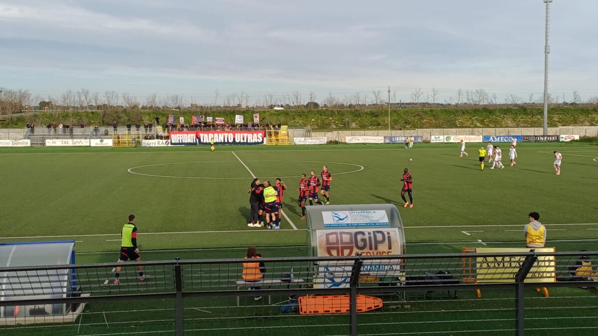 Galleria foto 'Eccellenza, Taranto corsaro a Ugento: i rossoblù s’impongono per 3-1. Tripletta di Losavio' - foto 1