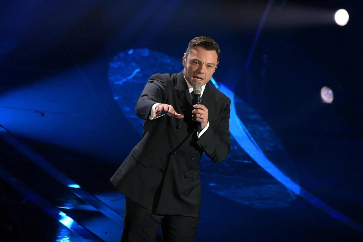 Galleria foto 'Sanremo, Tiziano Ferro è il super ospite della prima serata del Festival: l’annuncio di Carlo Conti – VIDEO' - foto 1