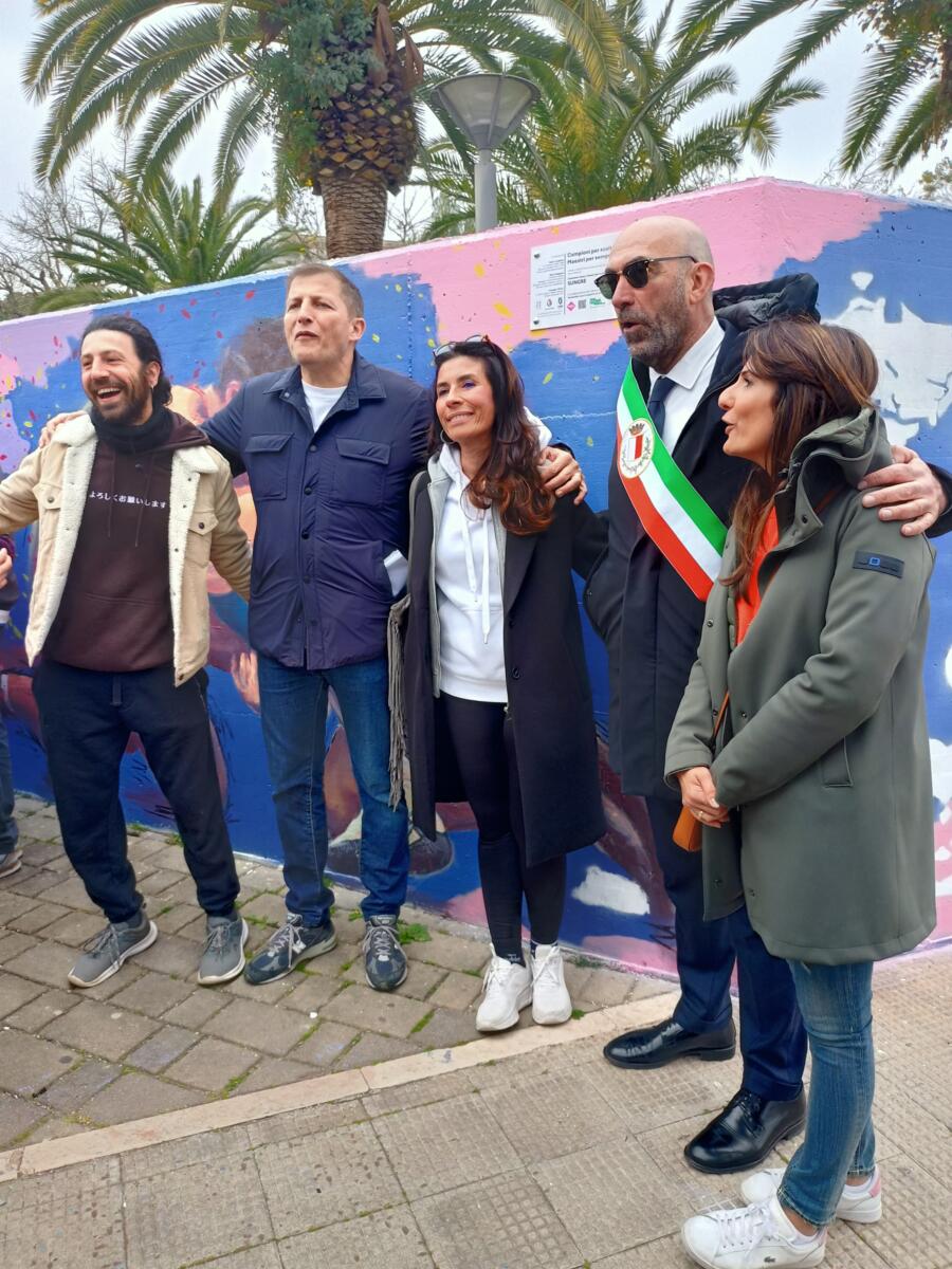 Galleria foto 'Arte urbana e sport a Bari, al Giardino Morvillo inaugurato un nuovo murale: «Celebra la lotta greco-romana» – FOTO' - foto 1
