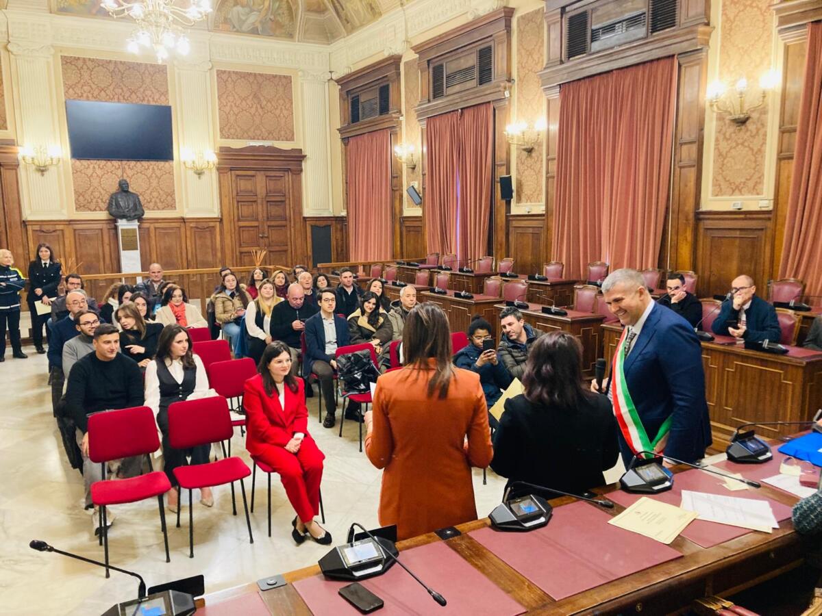 Bari premia i suoi ragazzi meritevoli, consegnate 80 borse di studio: «Risorsa preziosa per la città»
