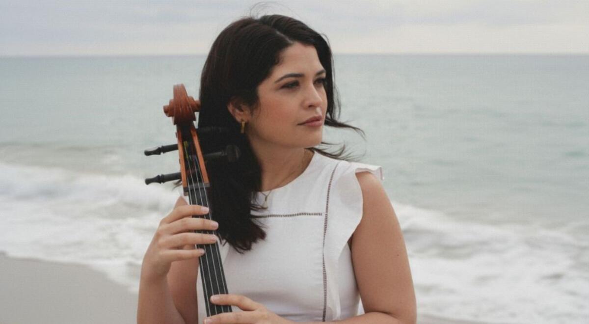 Galleria foto 'Figlia del Cile, con l’Avana dentro. Carla Maza: «Il violoncello è la mia voce» – L’INTERVISTA' - foto 1