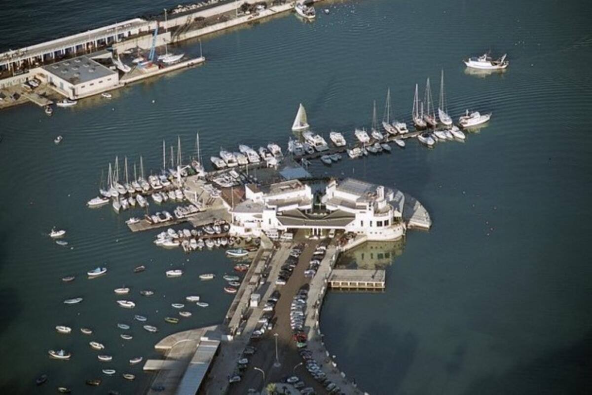 Galleria foto 'Concessioni demaniali sul litorale di Bari, a breve al gara d’appalto per 9 immobili' - foto 1