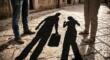 Lecce, getta benzina sul volto della ex e minaccia di darle fuoco: arrestato 23enne per stalking e aggressioni